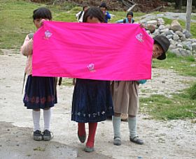 children-selling-crafts-in-ecuador